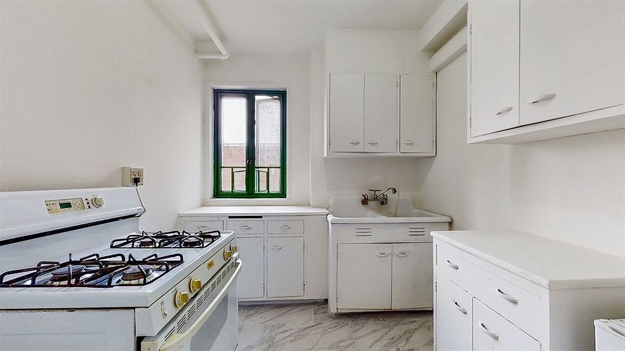 1469 East Ave #8H - Photo 7 of 8