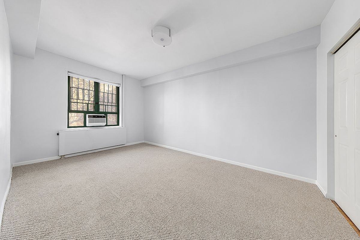 1938 E Tremont Ave #2A - Photo 4 of 5