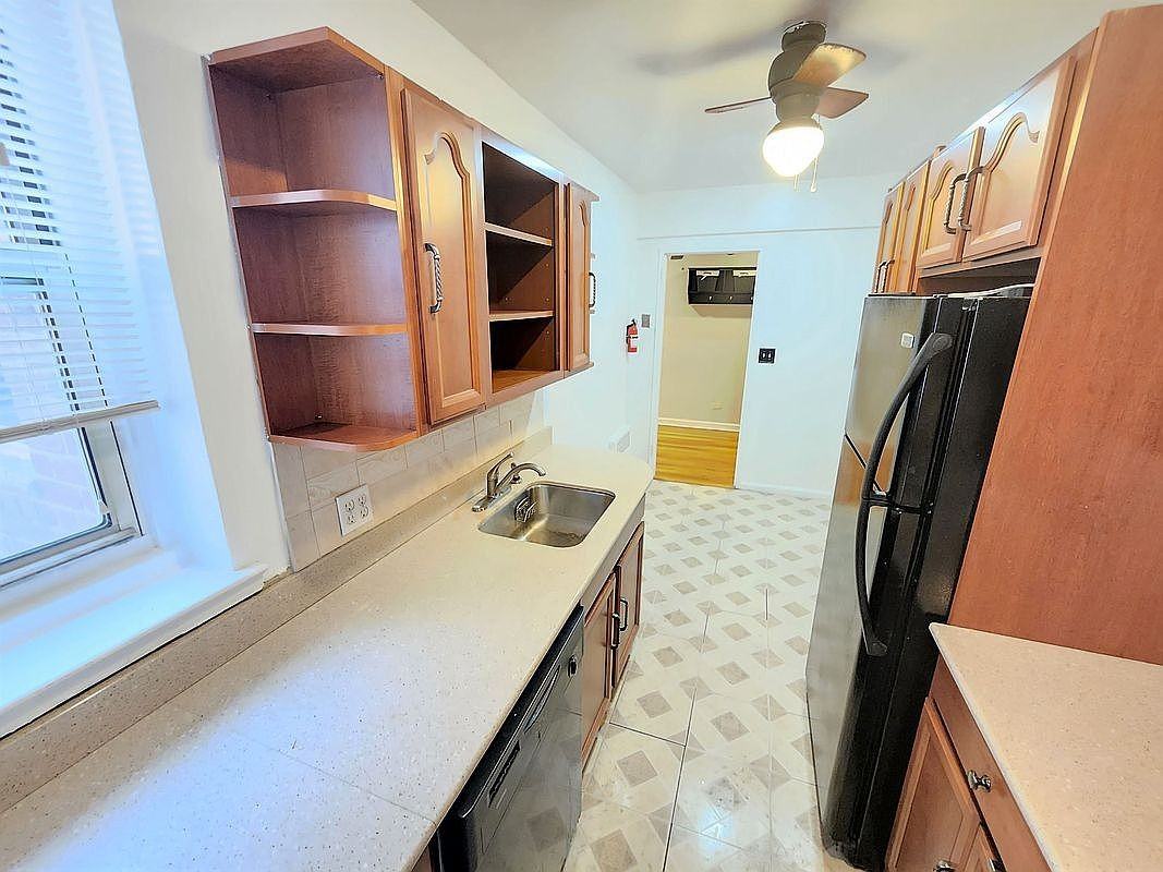 2102 Holland Ave #2H - Photo 4 of 16