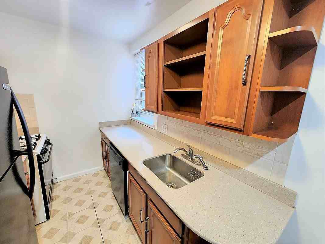 2102 Holland Ave #2H - Photo 5 of 16