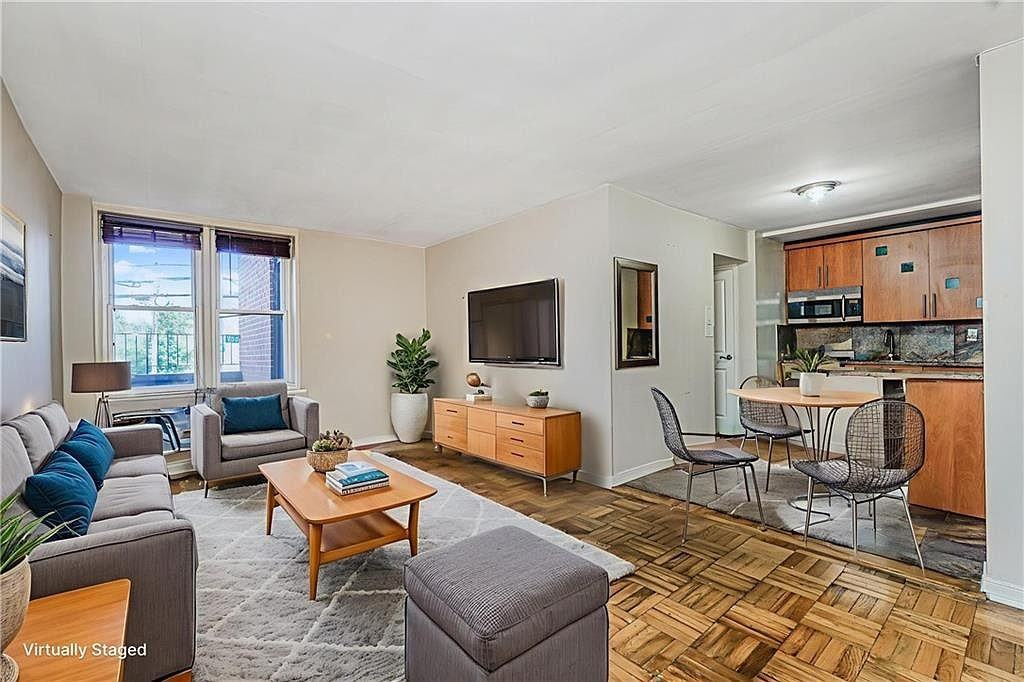 2330 Voorhies Ave #1N - Photo 2 of 20