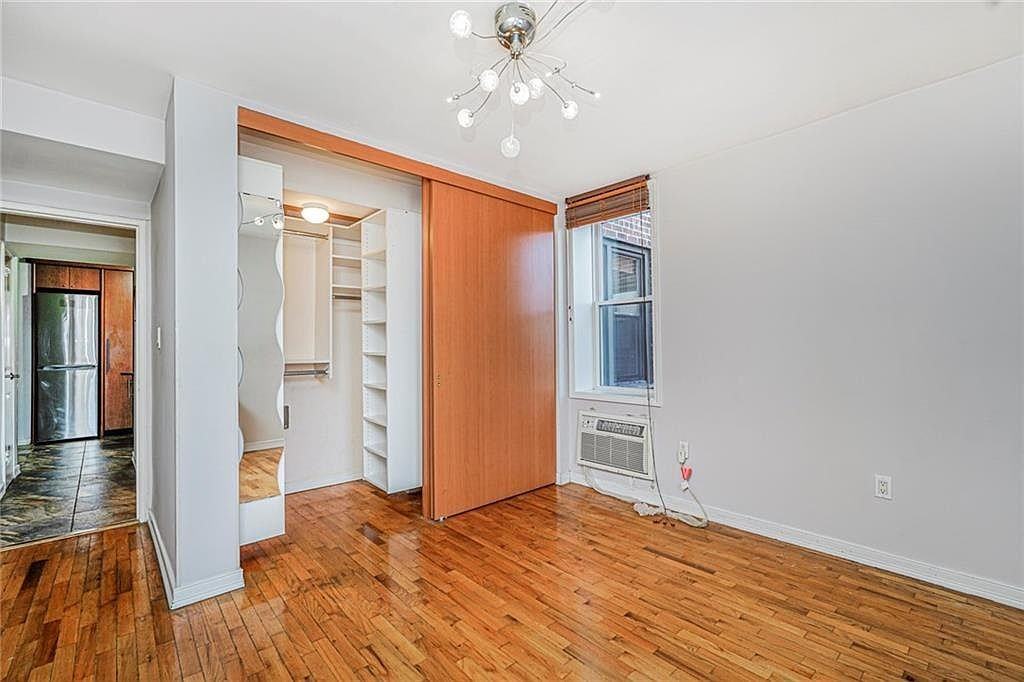 2330 Voorhies Ave #1N - Photo 7 of 20