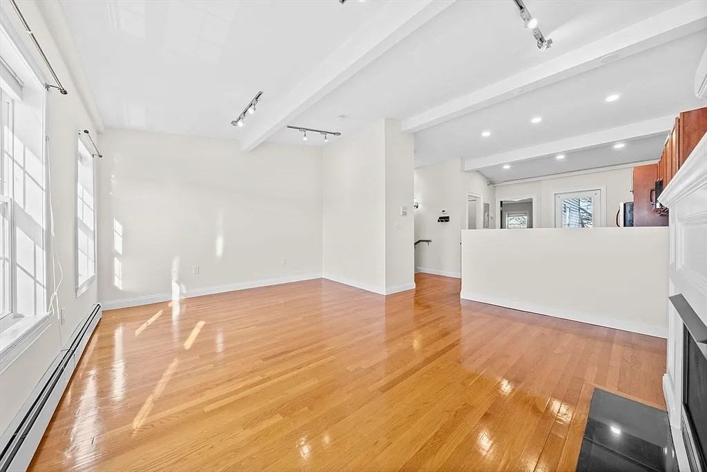 15 Vinton St - Photo 2 of 5