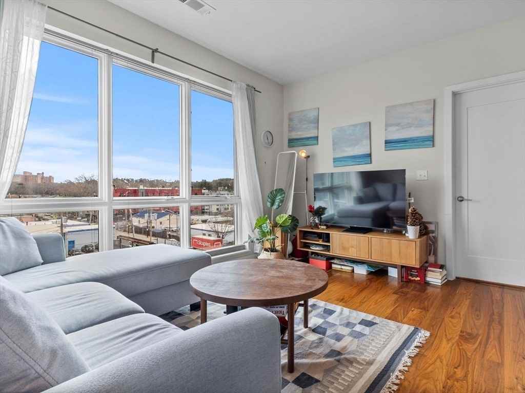 3531 Washington St - Photo 3 of 3