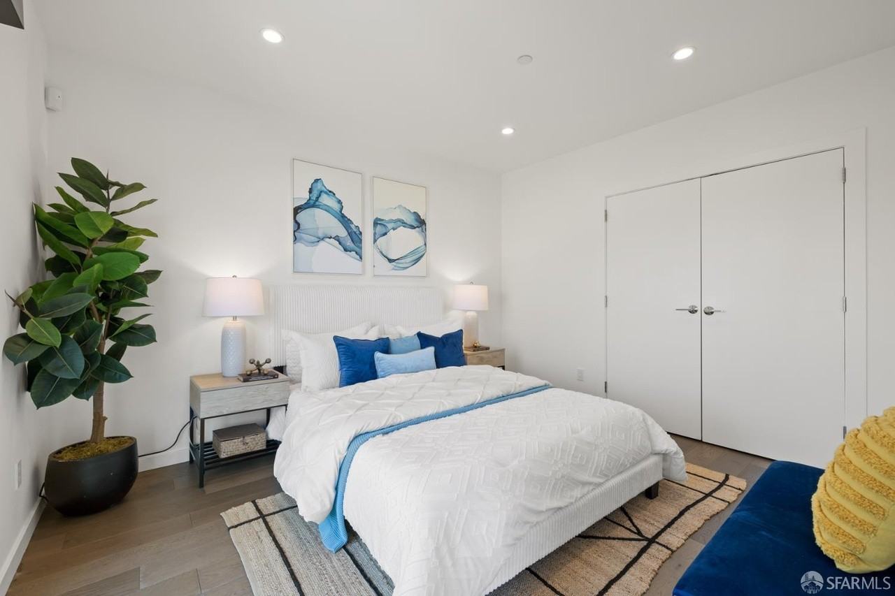 252 9th St - Photo 2 of 3