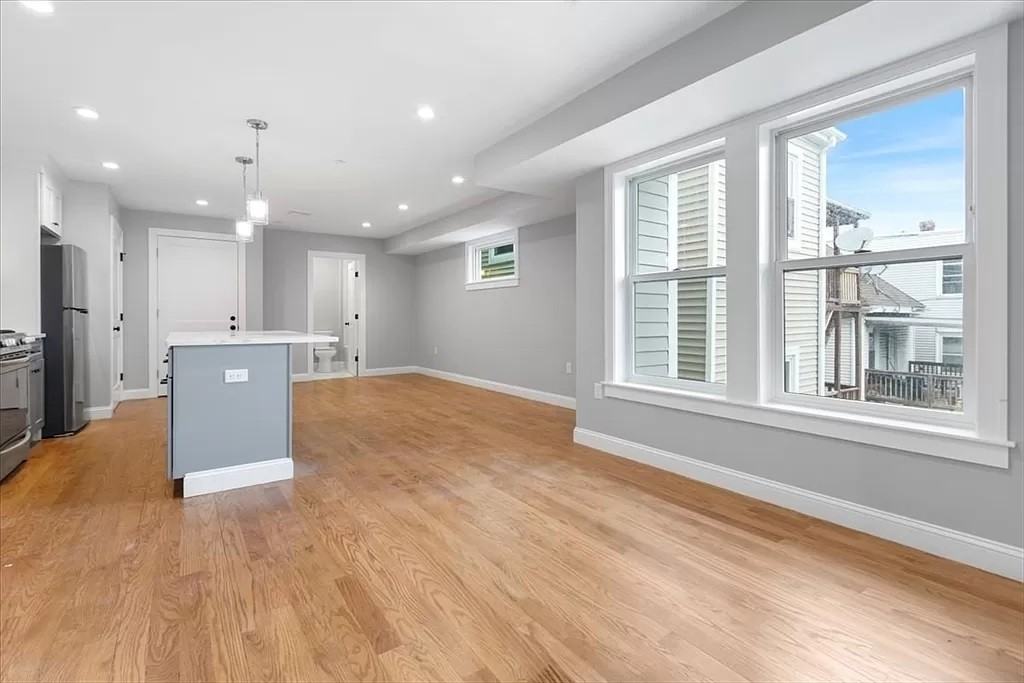 223 Saratoga St #302 - Photo 3 of 11