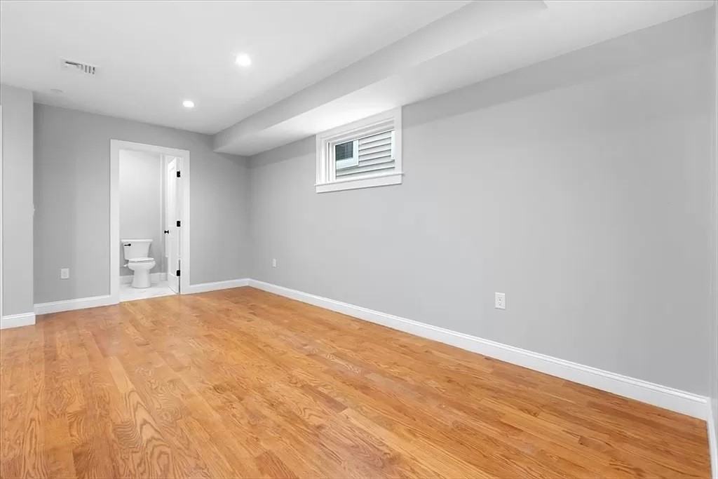 223 Saratoga St #302 - Photo 4 of 11