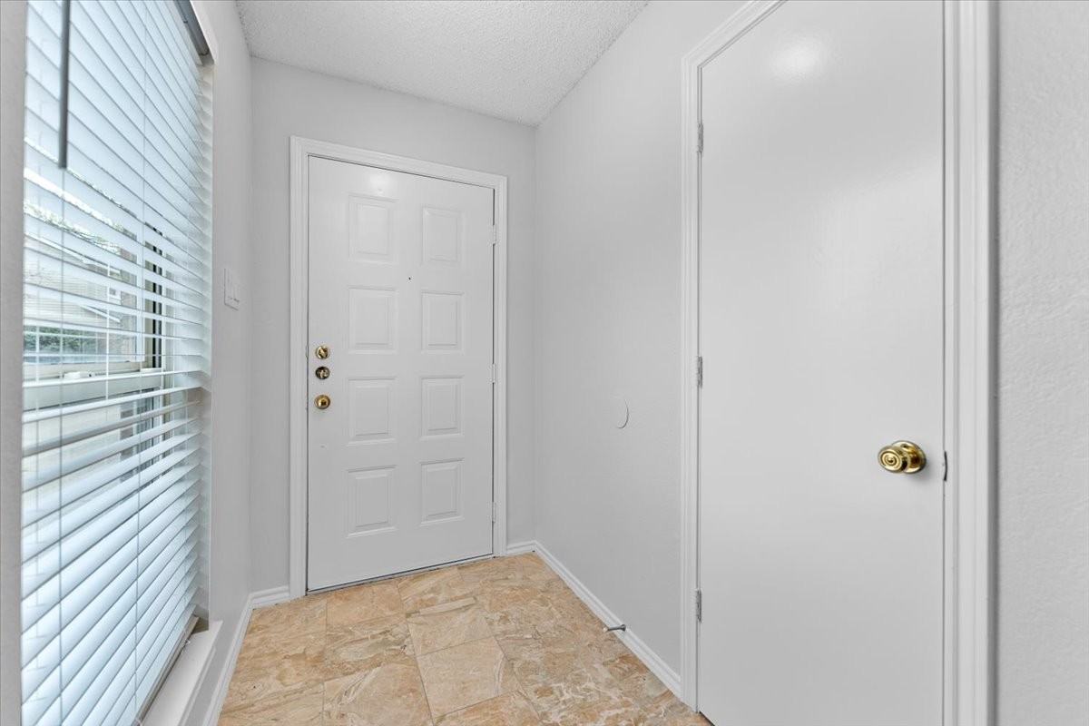 1013 Wyland Dr - Photo 3 of 40