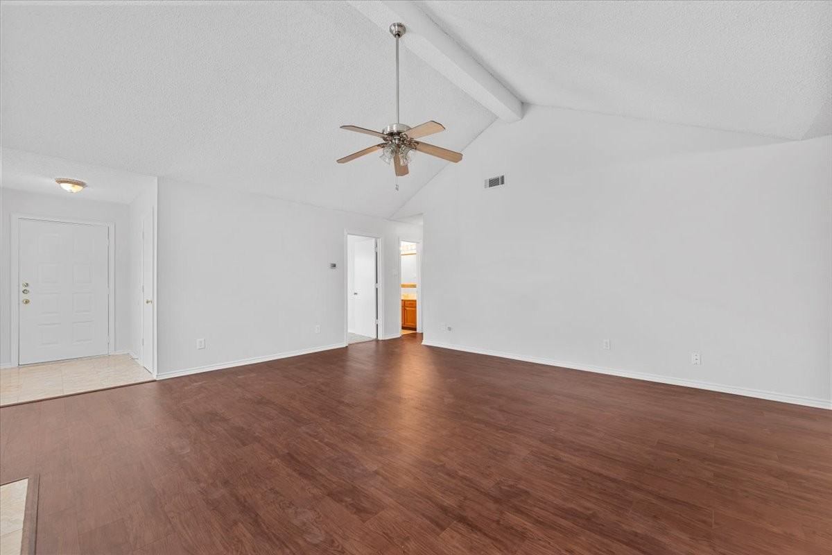 1013 Wyland Dr - Photo 4 of 40