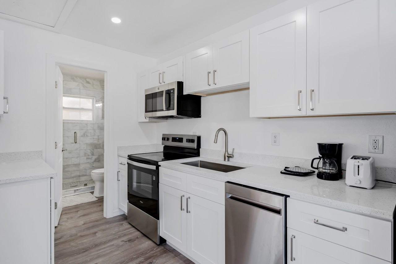 3114 Dupont St S #NA - Photo 3 of 26