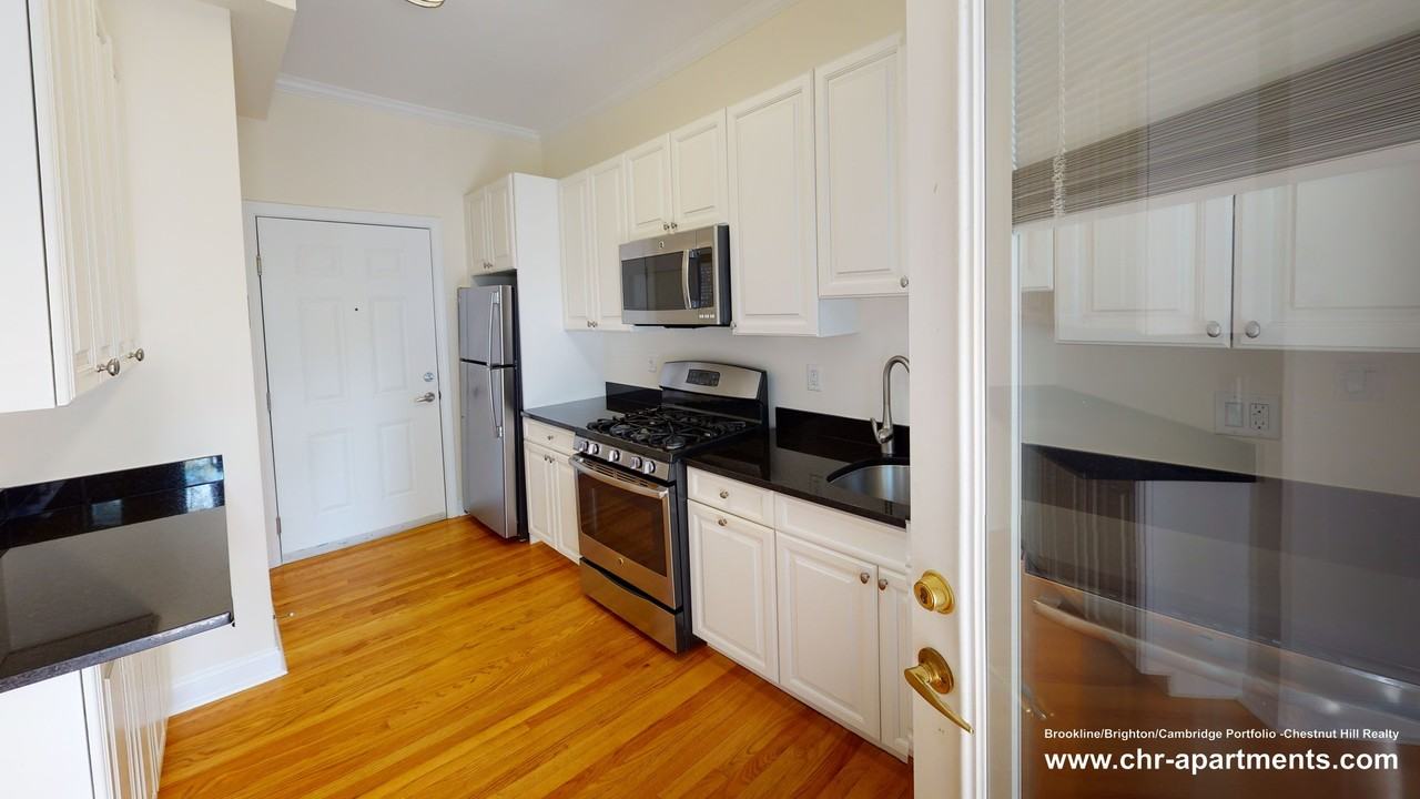 68 Langdon St #12 - Photo 5 of 9