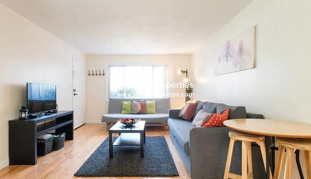 Oxford Cir #P - Photo 2 of 11