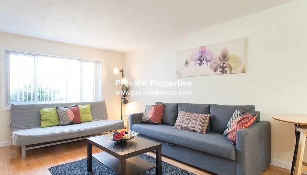 Oxford Cir #P - Photo 4 of 11