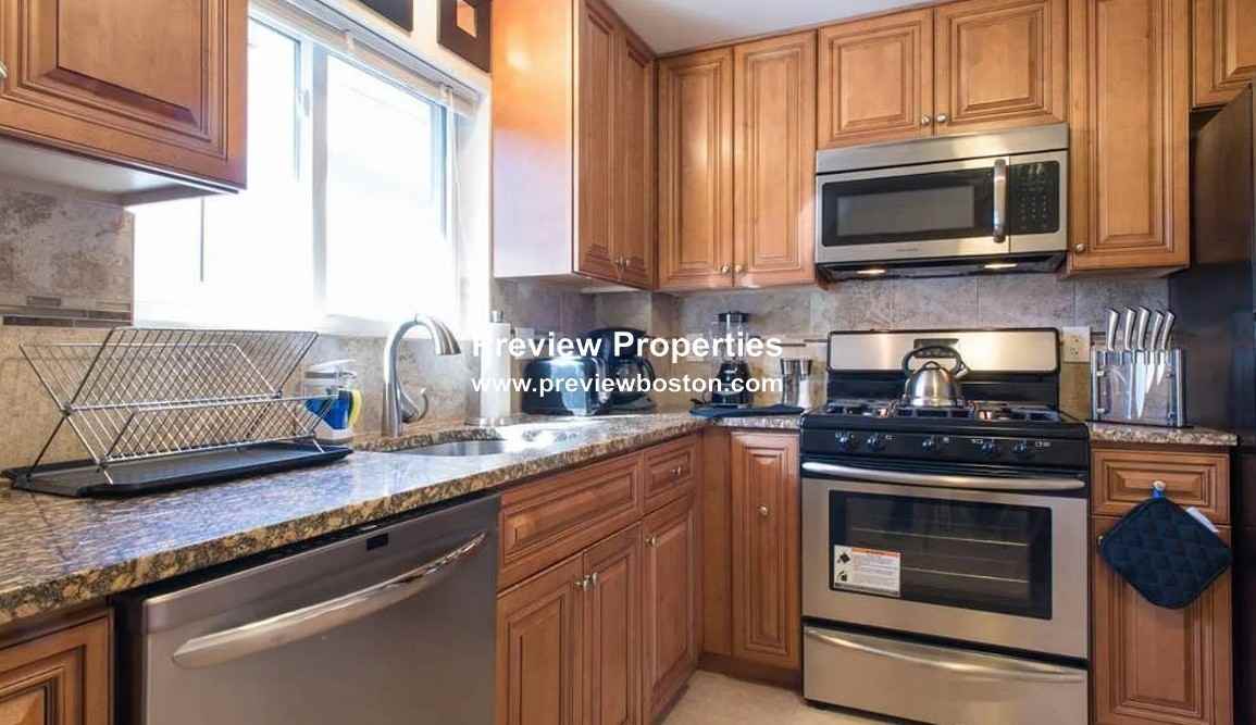 Oxford Cir #P - Photo 2 of 11