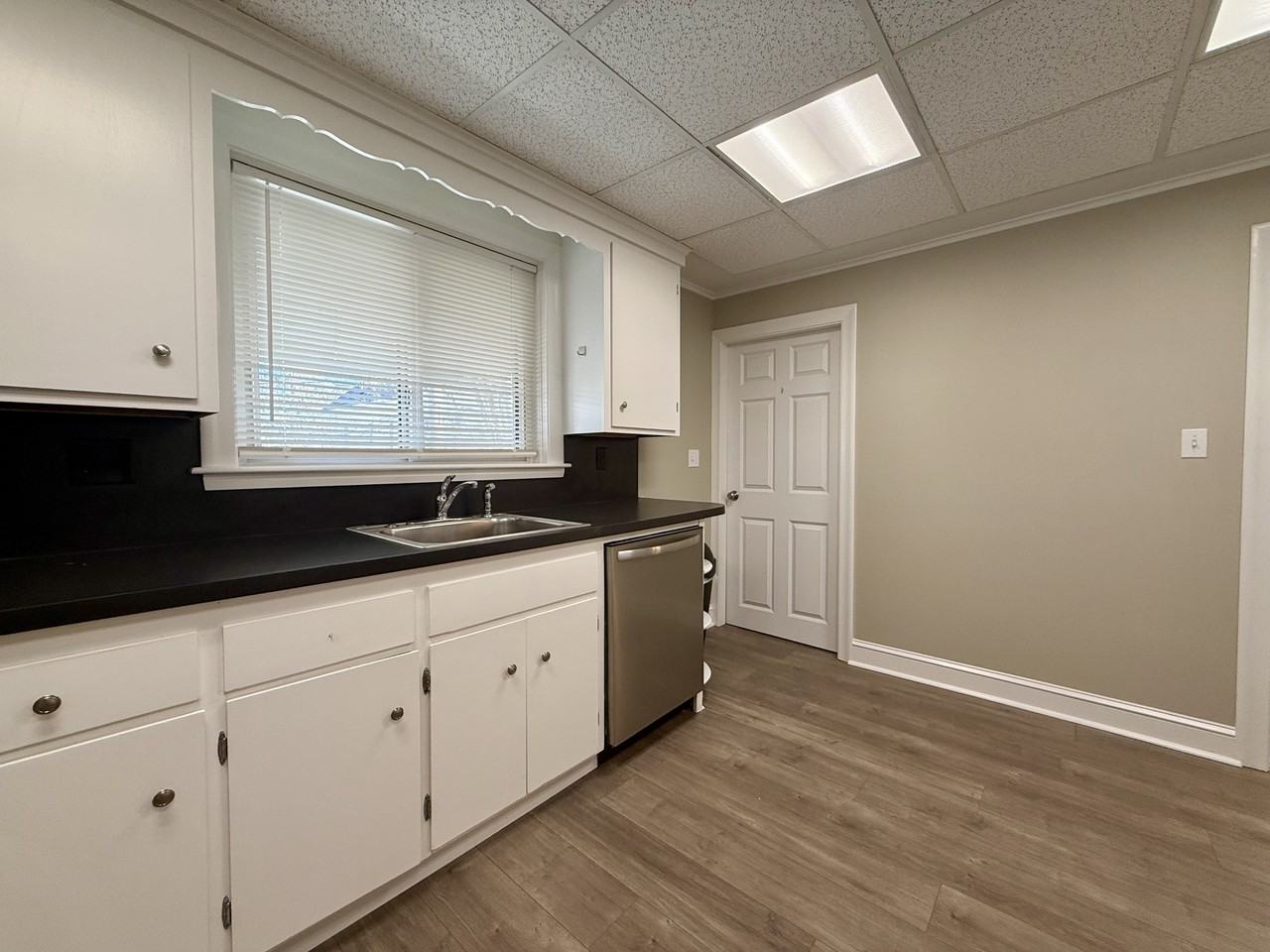 165 Chestnut St #2 - Photo 5 of 20