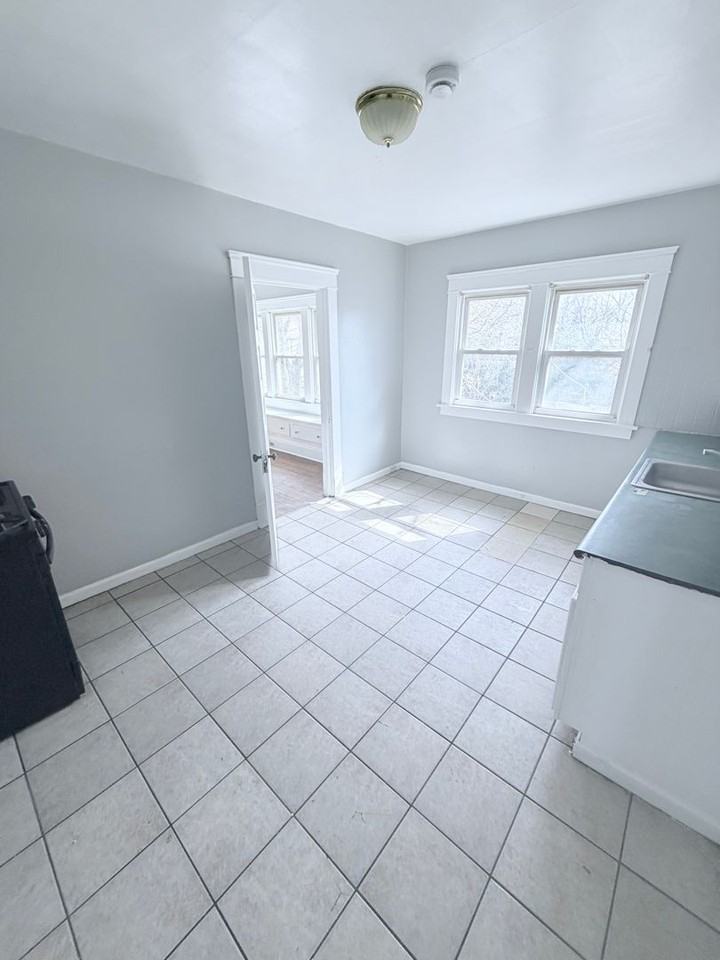 1114 E 64th - Photo 2 of 36