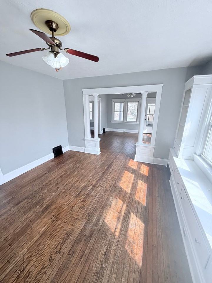 1114 E 64th - Photo 6 of 36