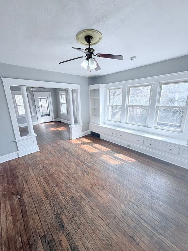 1114 E 64th - Photo 7 of 36