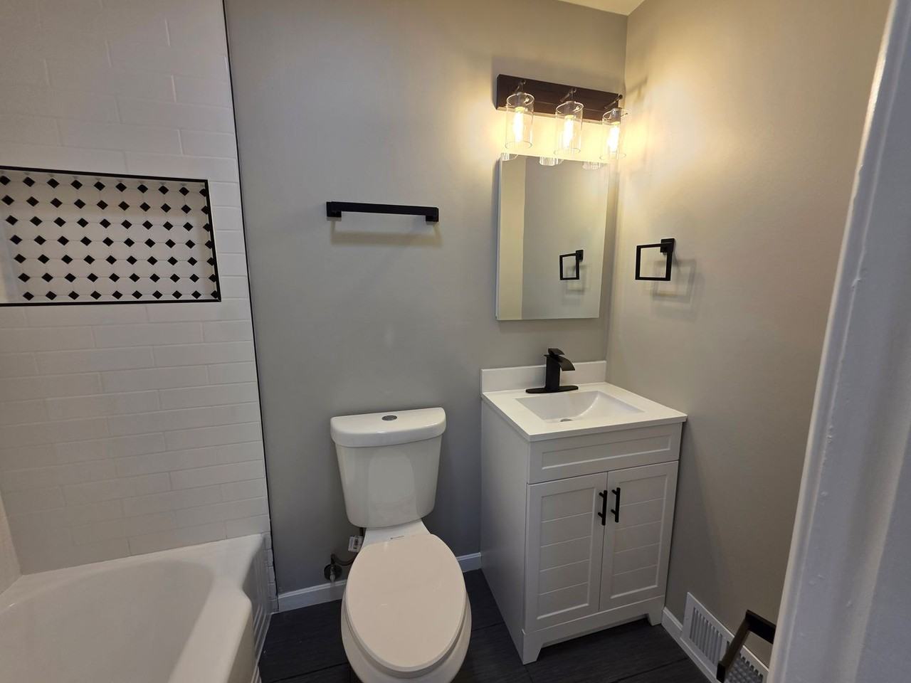 913 Peralta St - Photo 5 of 17