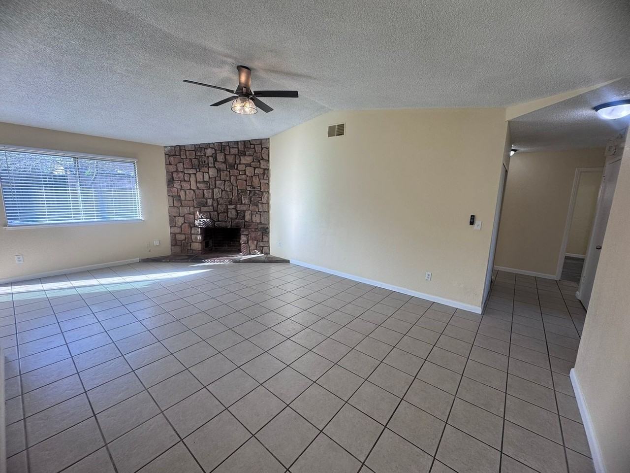 6348 Glenhills Way - Photo 5 of 30