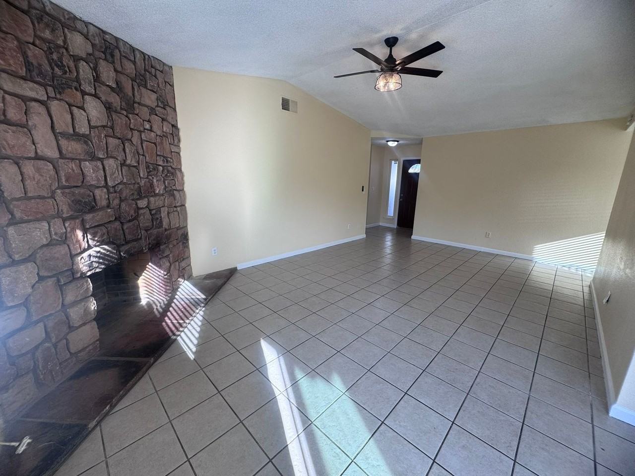 6348 Glenhills Way - Photo 6 of 30