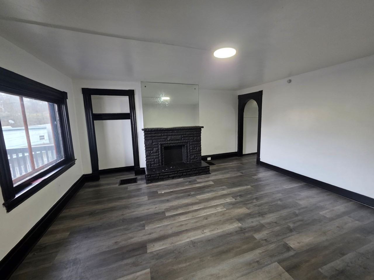 2658 S 18th St - Photo 3 of 15