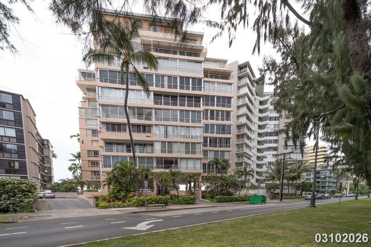 2979 Kalakaua Ave #204