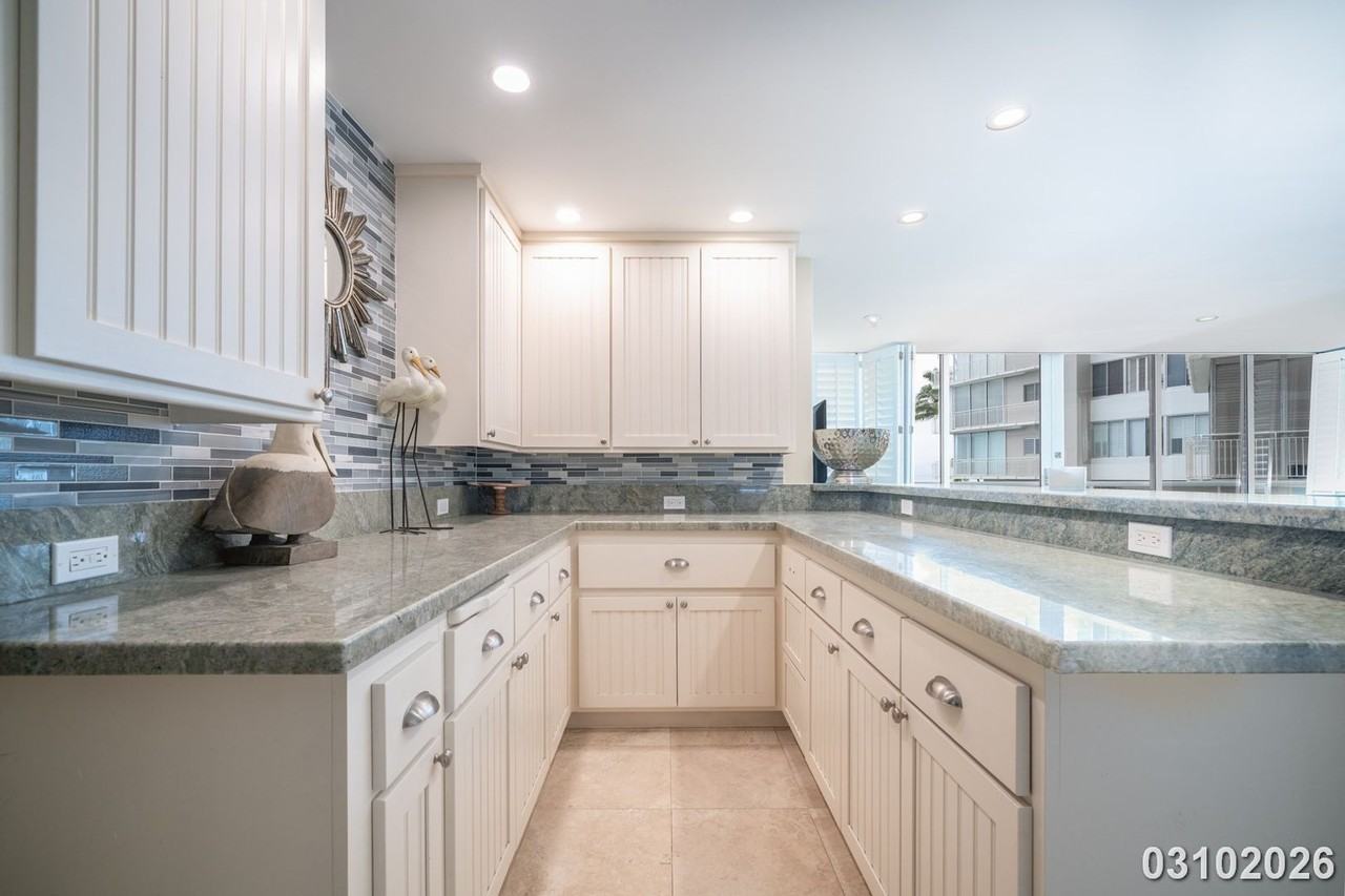 2979 Kalakaua Ave #204 - Photo 6 of 27