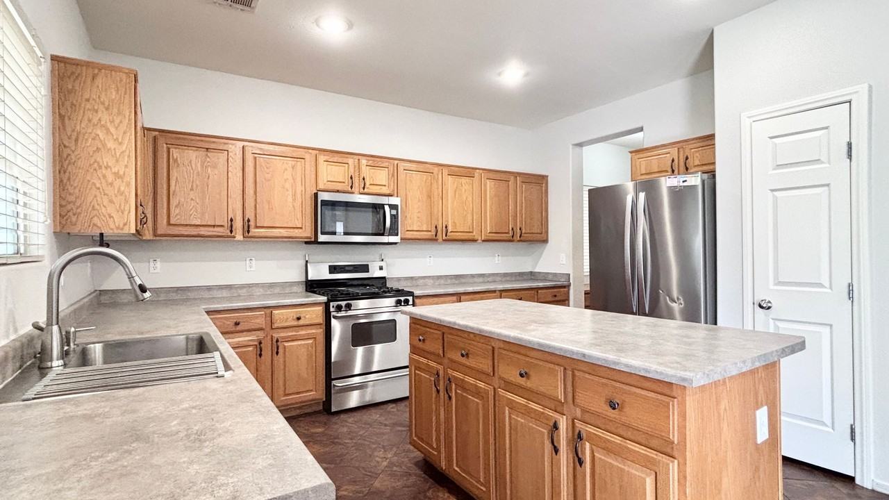 4837 Quartz Crest St - Photo 3 of 24