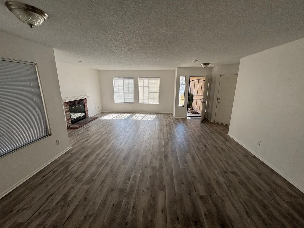 13598 Sandstone Dr - Photo 2 of 15