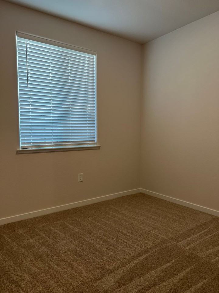 3930 Slurry St - Photo 6 of 18