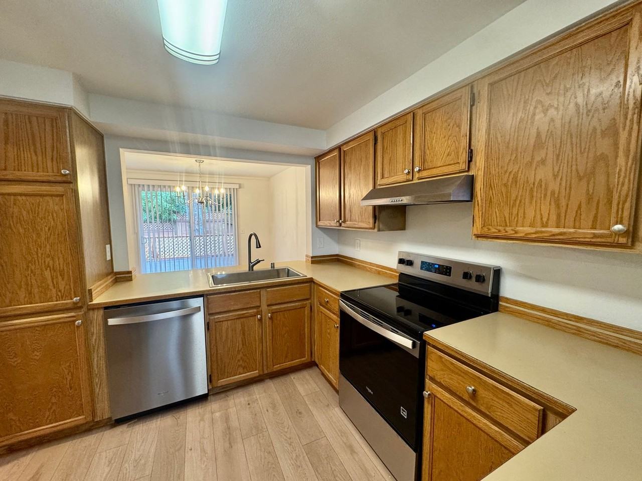 13717 Ne 87th St - Photo 2 of 22