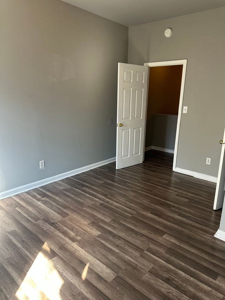 2422 E Madison St - Photo 6 of 11