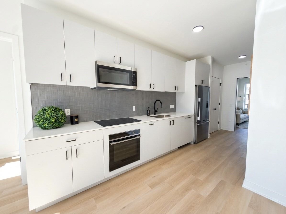 1100 W Grand Ave #515