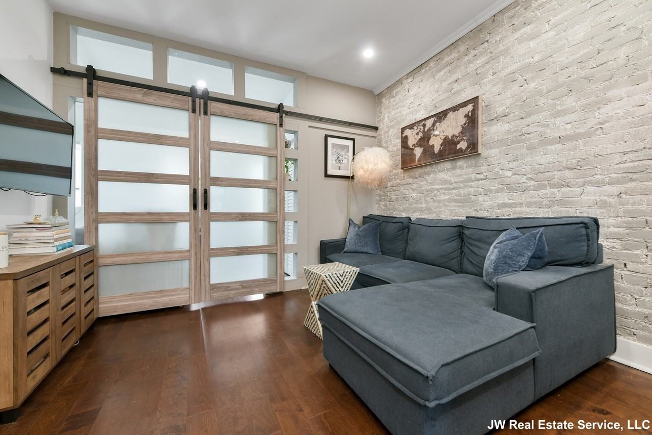 27 Swallow St #2 - Photo 2 of 10