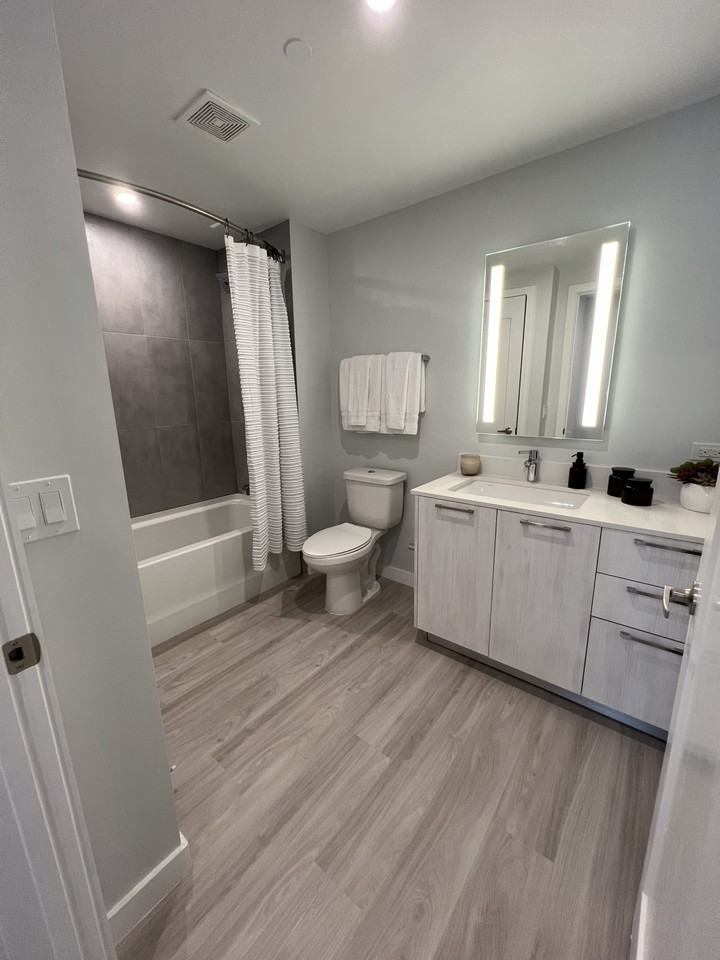 612 E 27th St #523 - Photo 5 of 8