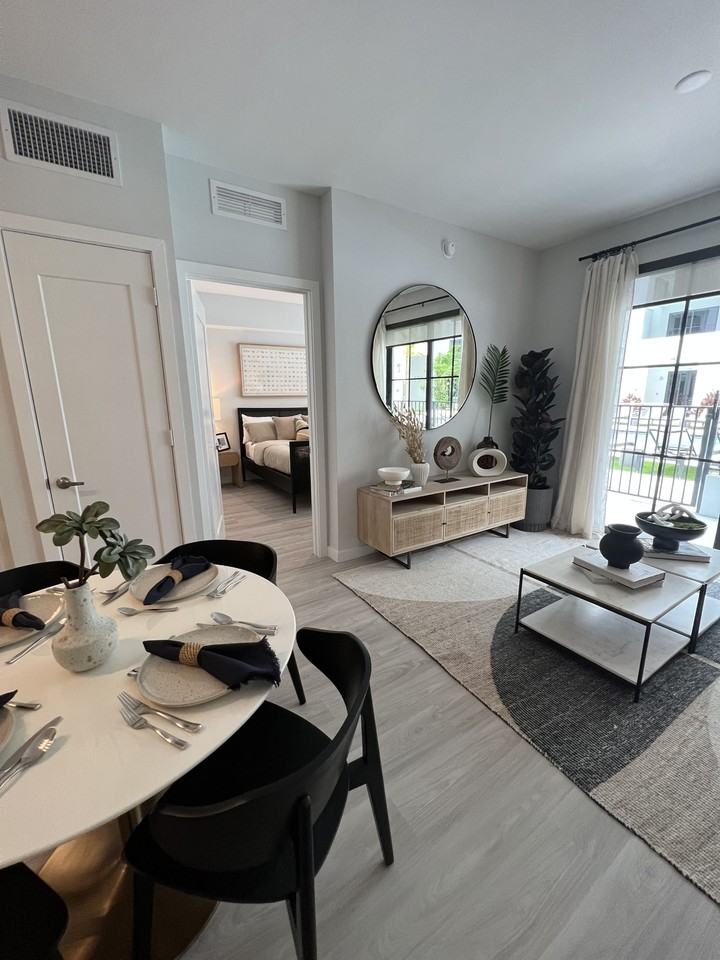 612 E 27th St #523 - Photo 7 of 8