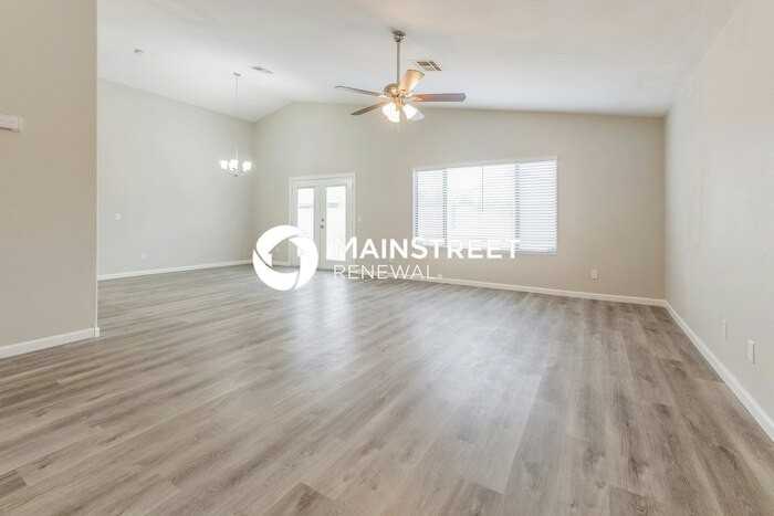 9008 W Yale St - Photo 2 of 16