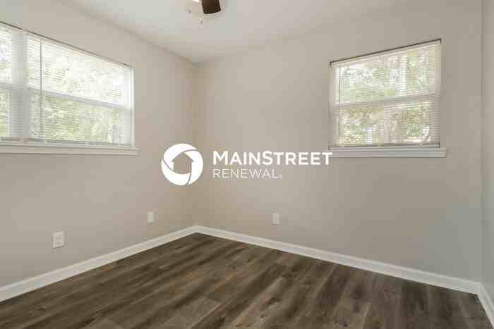 8509 Addison Rd - Photo 3 of 6