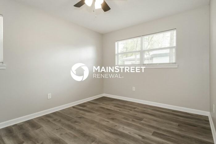 8509 Addison Rd - Photo 4 of 6