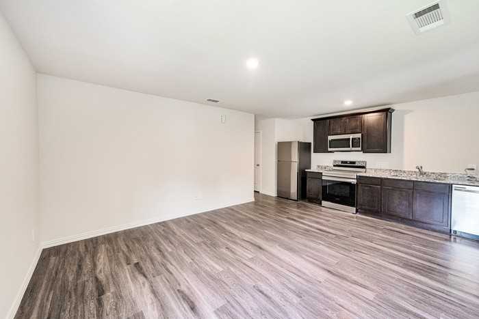 2015 Avenue L #B - Photo 3 of 18