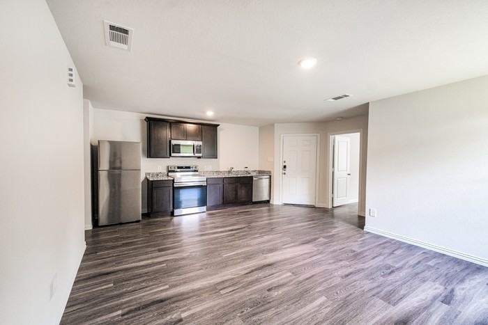 2015 Avenue L #B - Photo 4 of 18