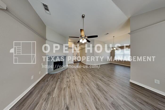 700 Teakwood Dr - Photo 4 of 22