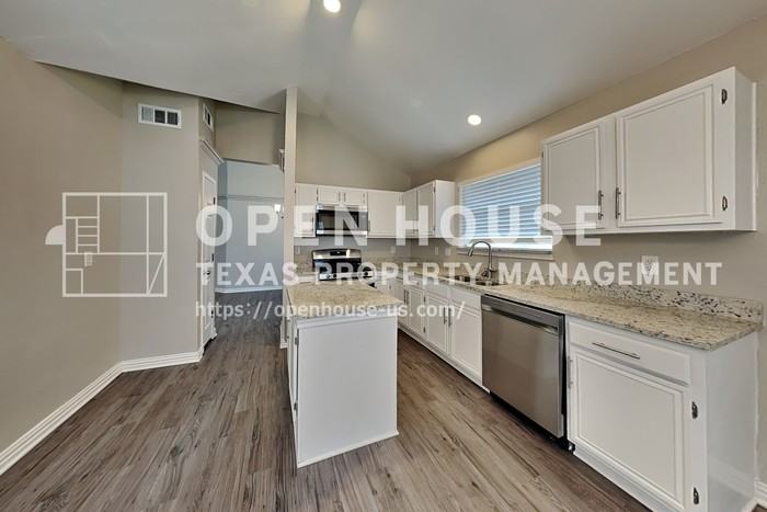 700 Teakwood Dr - Photo 6 of 22