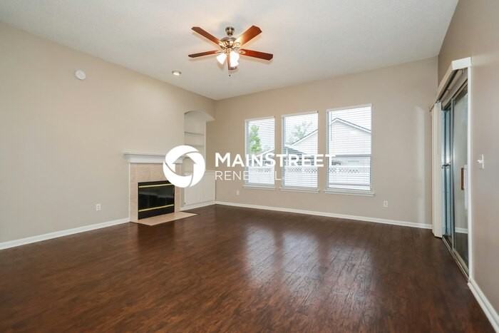 1556 Glen View St - Photo 3 of 16