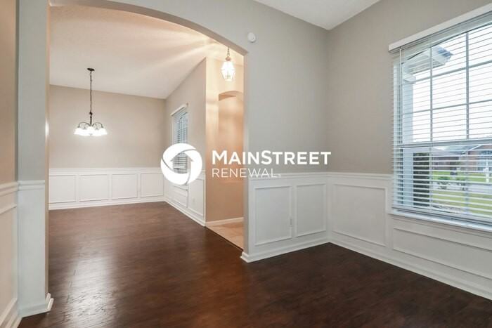 1556 Glen View St - Photo 7 of 16