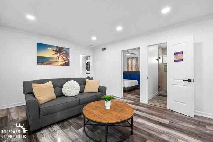 2637 Sunset St - Photo 2 of 16