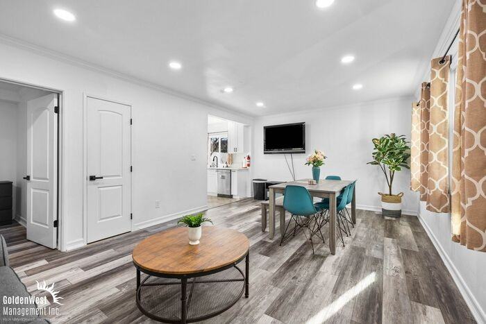 2637 Sunset St - Photo 3 of 16