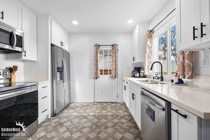 2637 Sunset St - Photo 5 of 16