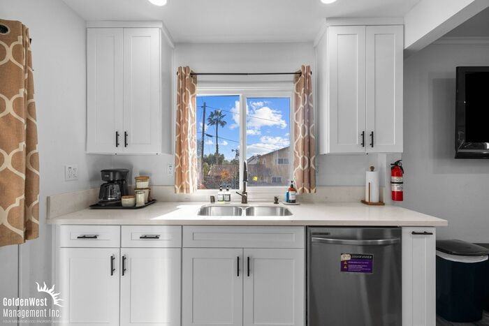 2637 Sunset St - Photo 7 of 16